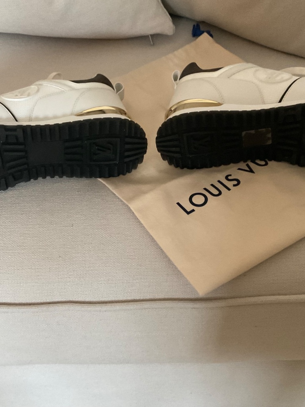 LOUIS VUITTON RUN AWAY WHITE CLASSIC MONOGRAM SNEAKER SIZE 37 IT . - Picture 12 of 16